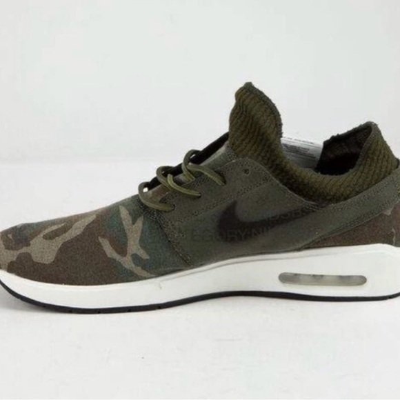 Nike - Picture 2 of 5